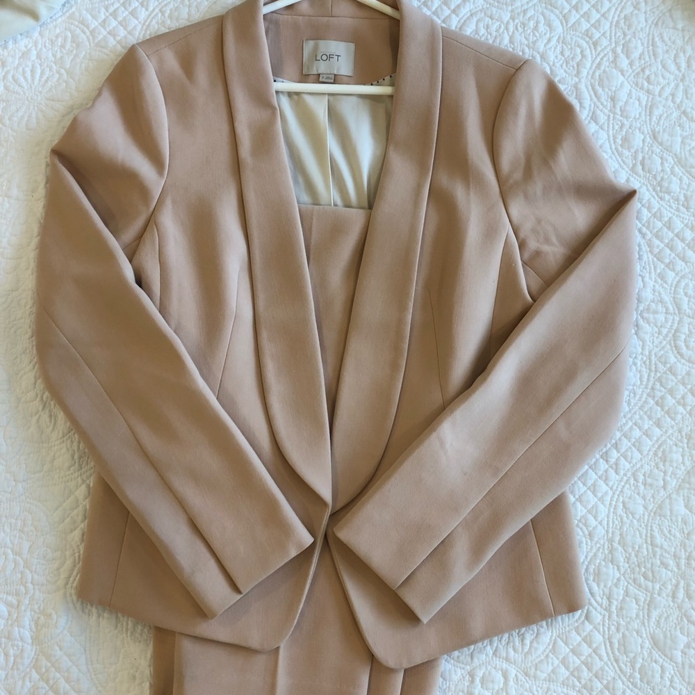 Ann Taylor Loft pink/nude suit. Size 8
